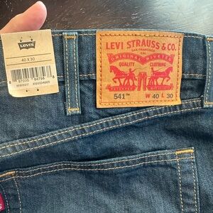 Levi's 541 Blue Athletic Taper Jeans 40x30 in size